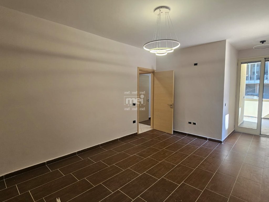 SHITET APARTAMENT 2+1 TEK VILA E ZOGUT