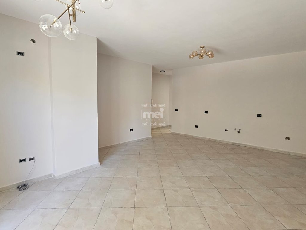 SHITET APARTAMENT 2+1 TEK VILA E ZOGUT