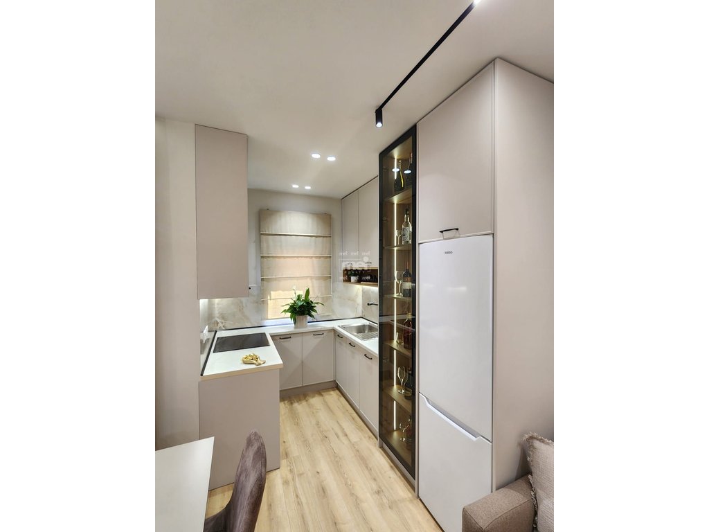 SHITET APARTAMENT 1+1 TE ILIRIA PLAZH! 2