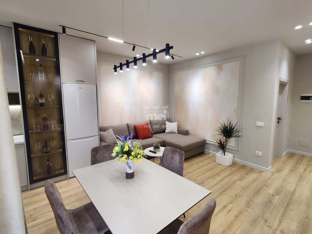 SHITET APARTAMENT 1+1 TE ILIRIA PLAZH! 5