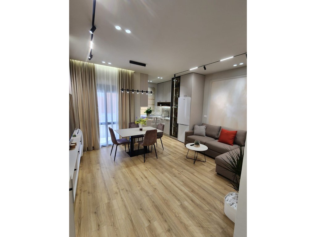 SHITET APARTAMENT 1+1 TE ILIRIA PLAZH! 6