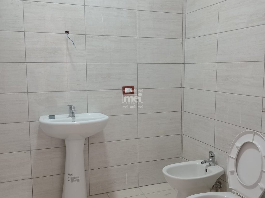 JEPET ME QIRA APARTAMENT 3+1+2 PRANE UJESJELLESIT!