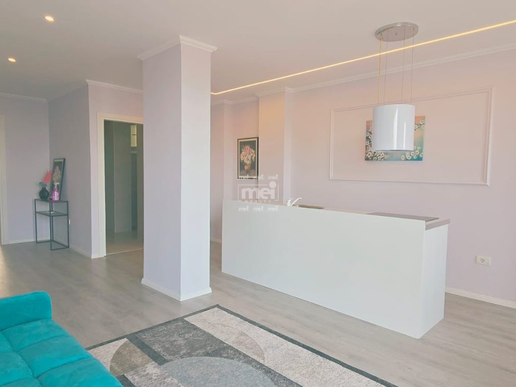 SHITET APARTAMENT 1+1 ME PAMJE NGA DETI PRANE STACIONIT TE TRENIT!