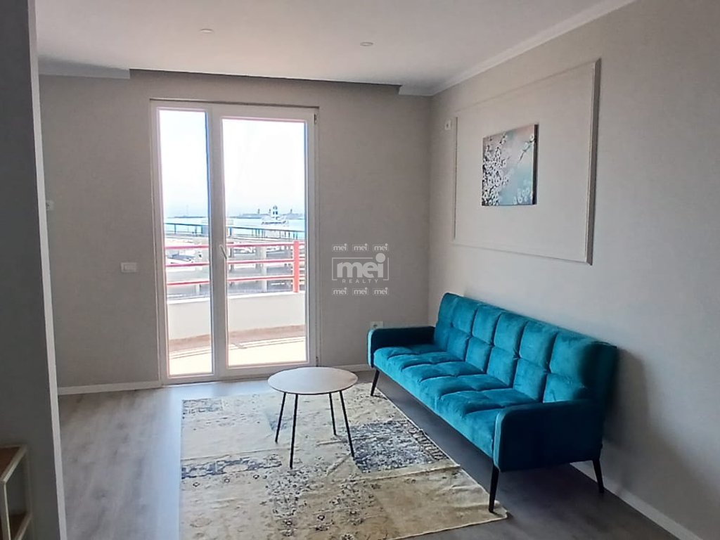 SHITET APARTAMENT 1+1 ME PAMJE NGA DETI PRANE STACIONIT TE TRENIT!