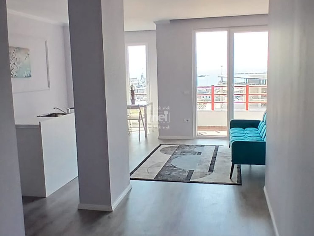 SHITET APARTAMENT 1+1 ME PAMJE NGA DETI PRANE STACIONIT TE TRENIT!