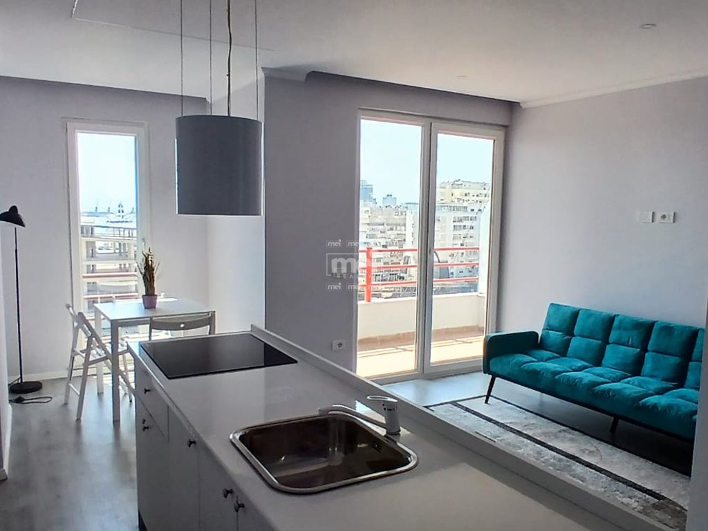 SHITET APARTAMENT 1+1 ME PAMJE NGA DETI PRANE STACIONIT TE TRENIT!