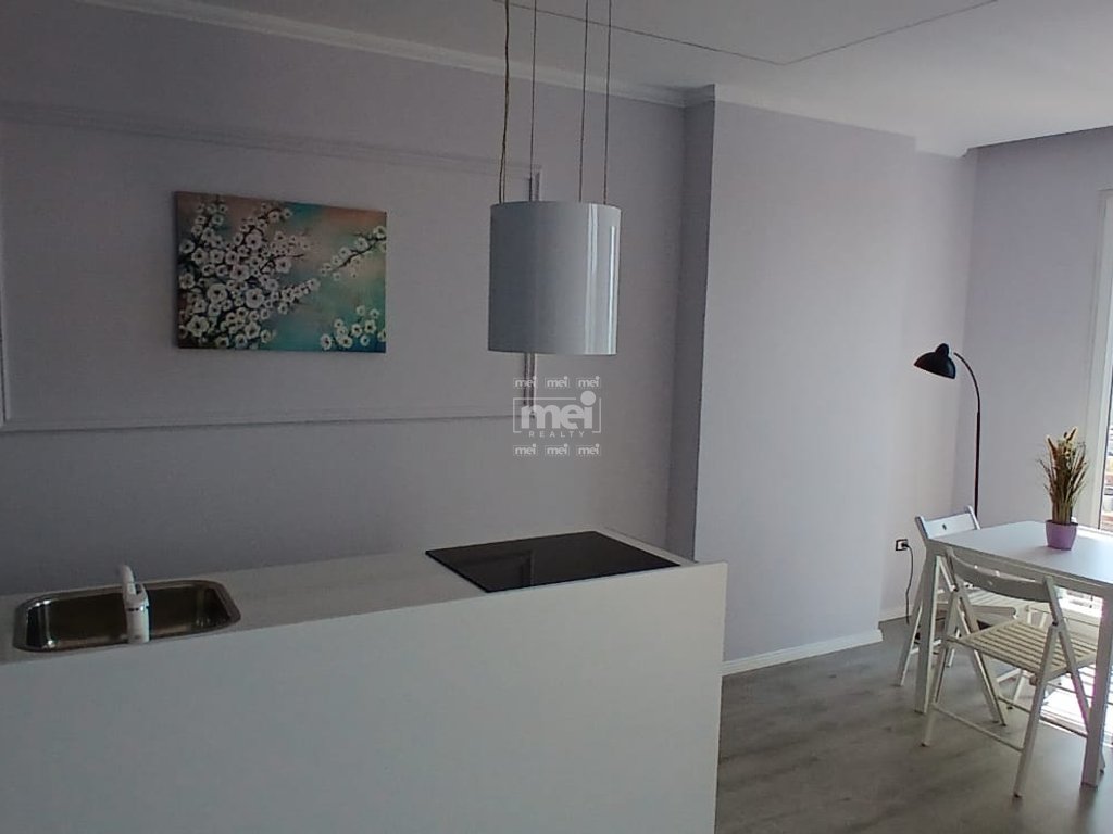 SHITET APARTAMENT 1+1 ME PAMJE NGA DETI PRANE STACIONIT TE TRENIT!