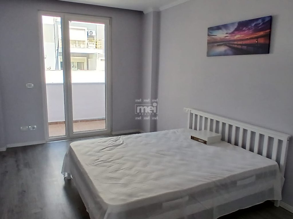 SHITET APARTAMENT 1+1 ME PAMJE NGA DETI PRANE STACIONIT TE TRENIT!