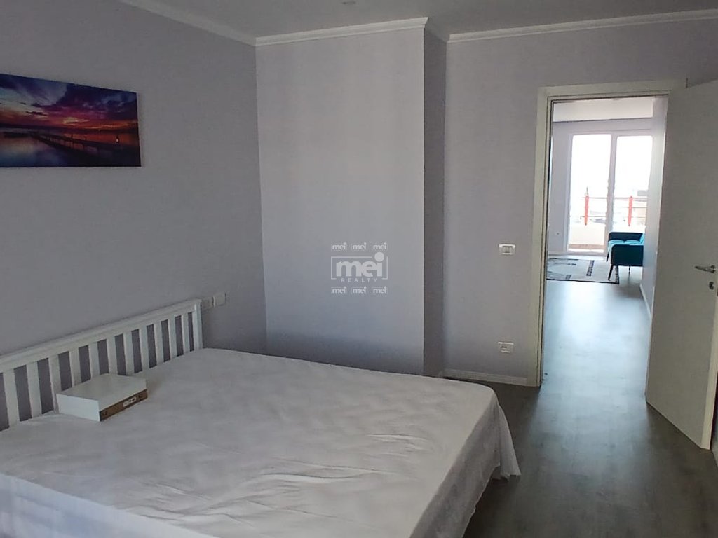 SHITET APARTAMENT 1+1 ME PAMJE NGA DETI PRANE STACIONIT TE TRENIT!