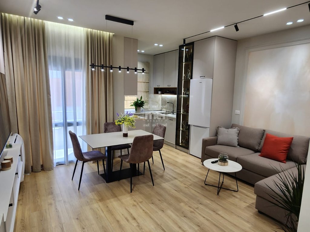 SHITET APARTAMENT 1+1 TE ILIRIA PLAZH!