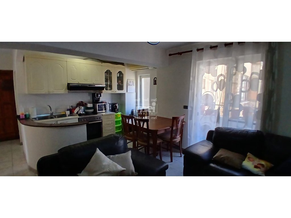 JEPET ME QIRA APARTAMENT 3+1 PRANE STACIONIT TE TRENIT!