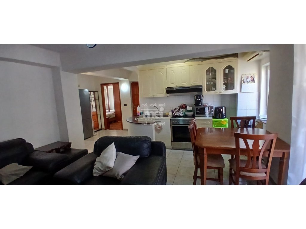 JEPET ME QIRA APARTAMENT 3+1 PRANE STACIONIT TE TRENIT! 2