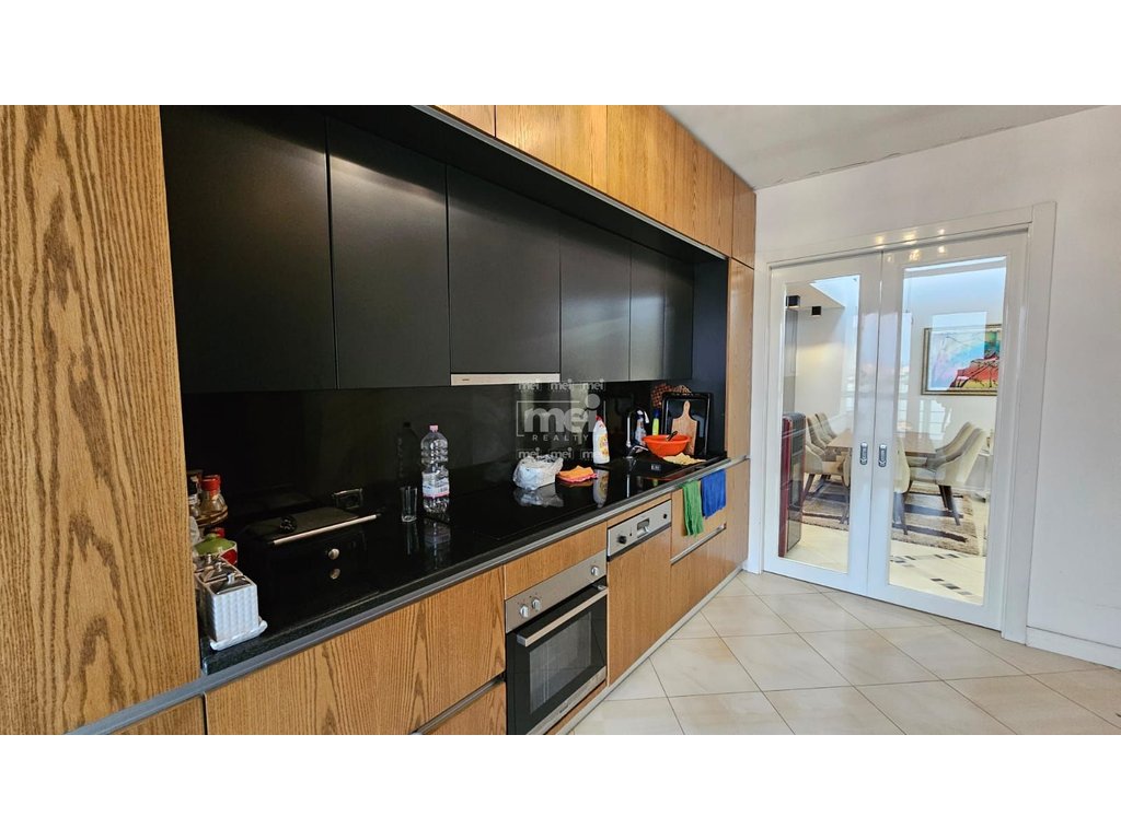 SHITET APARTAMENT 2+1+2 TEK PALLATI I SPORTIT