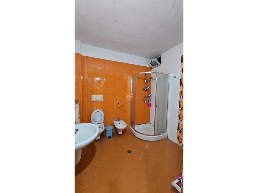 SHITET APARTAMENT 2+1+2 TEK PALLATI I SPORTIT! 8