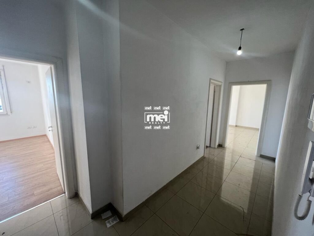 JEPET ME QIRA APARTAMENT 2+1+2 TEK RRUGA E PORTIT PER ZYRE! 3