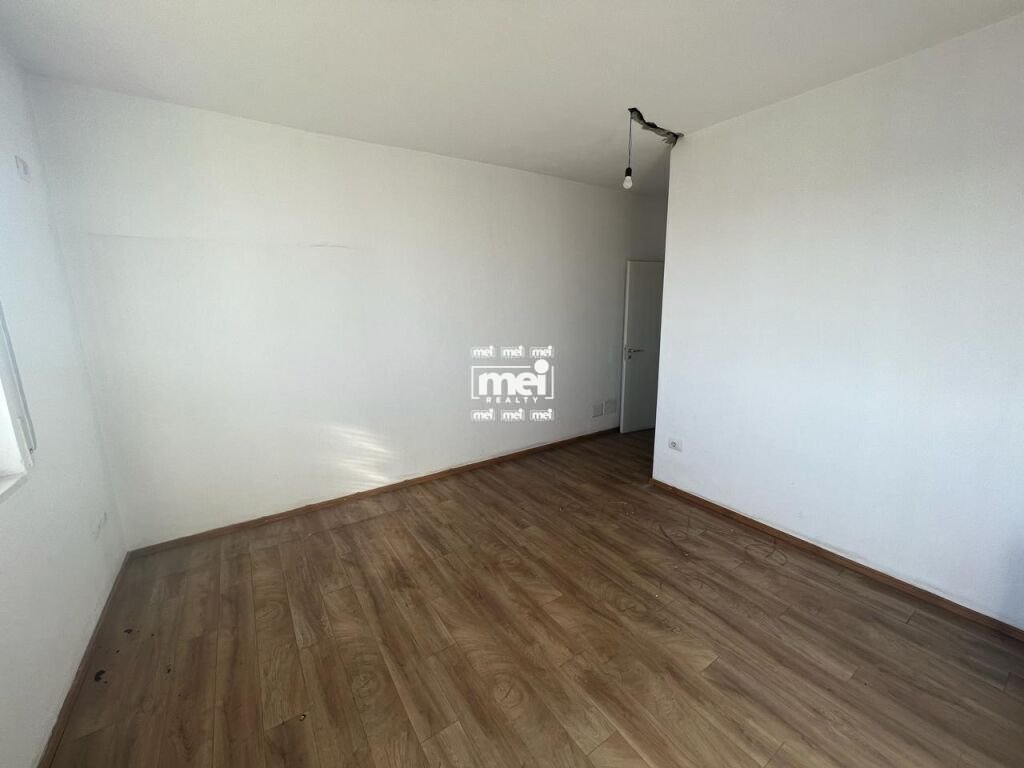 JEPET ME QIRA APARTAMENT 2+1+2 TEK RRUGA E PORTIT PER ZYRE! 4