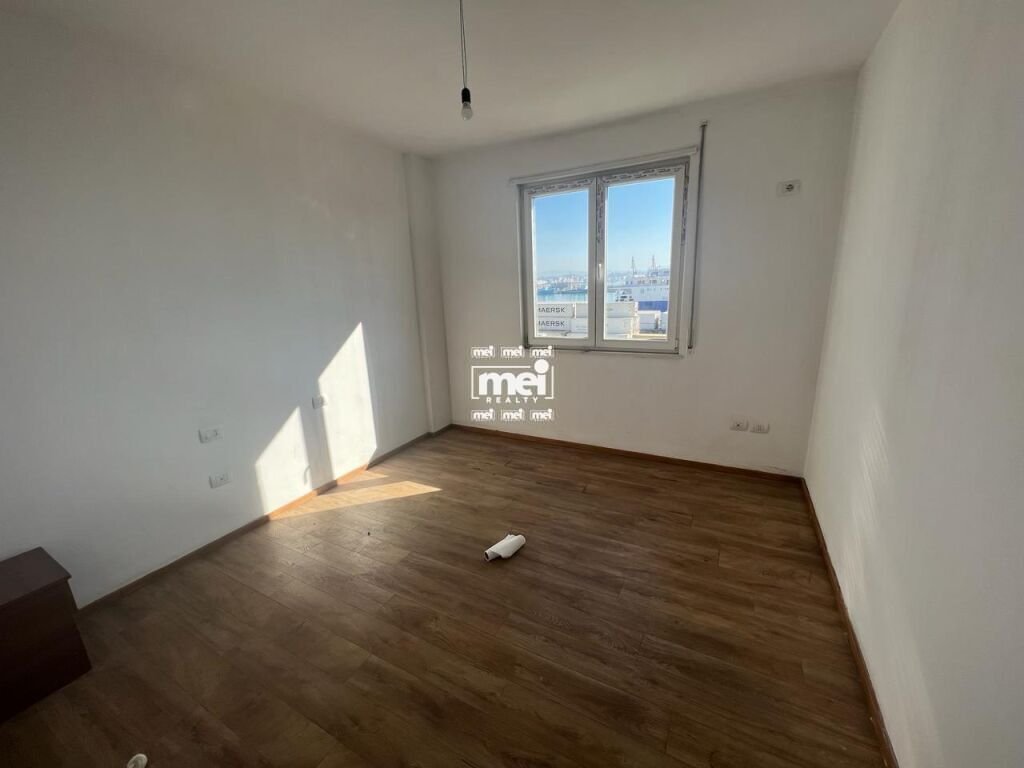 JEPET ME QIRA APARTAMENT 2+1+2 TEK RRUGA E PORTIT PER ZYRE! 2