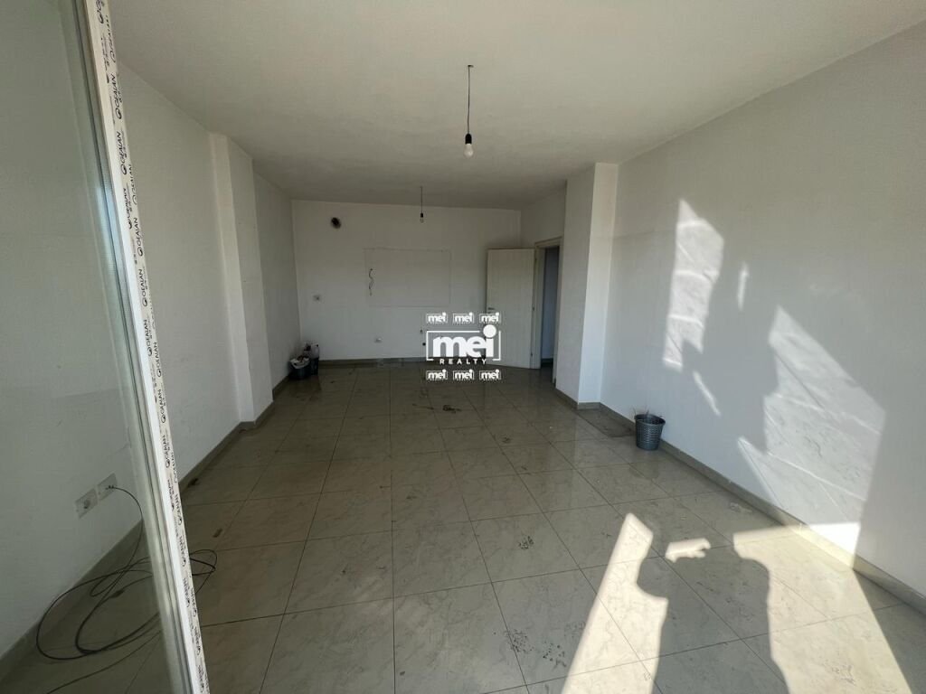 JEPET ME QIRA APARTAMENT 2+1+2 TEK RRUGA E PORTIT PER ZYRE! 6