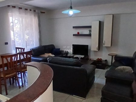 JEPET ME QIRA APARTAMENT 3+1 PRANE STACIONIT TE TRENIT!