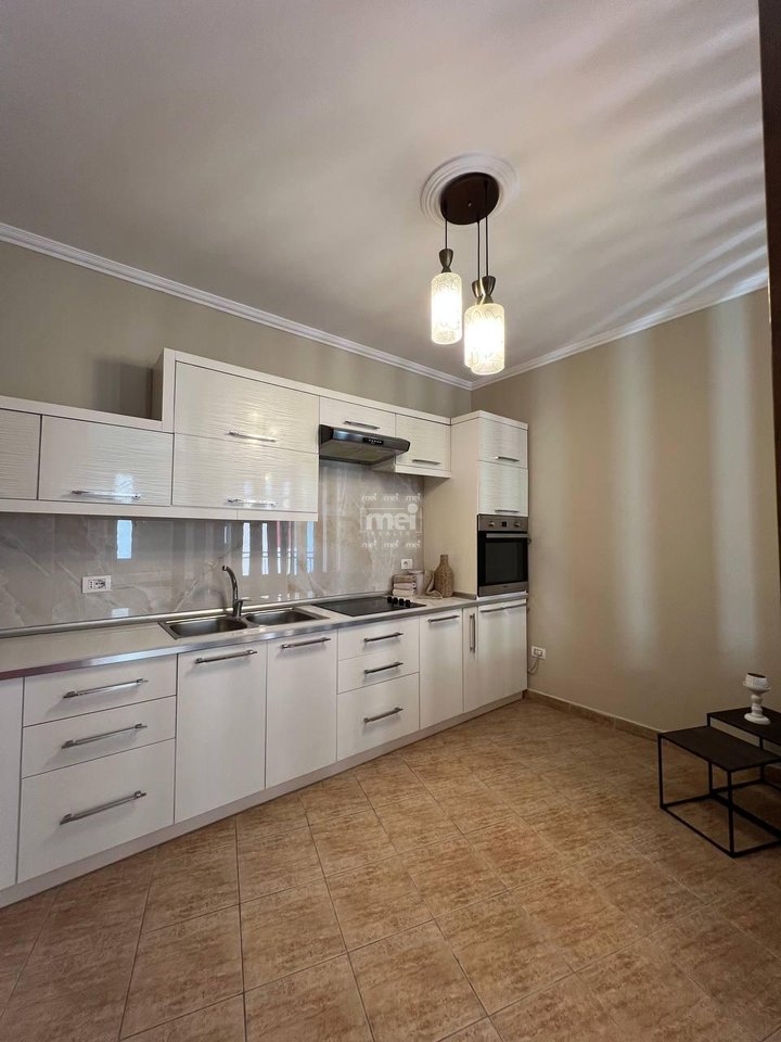 SHITET APARTAMENT 1+1 NE SHKEMB KAVAJE ME PAMJE DETI!