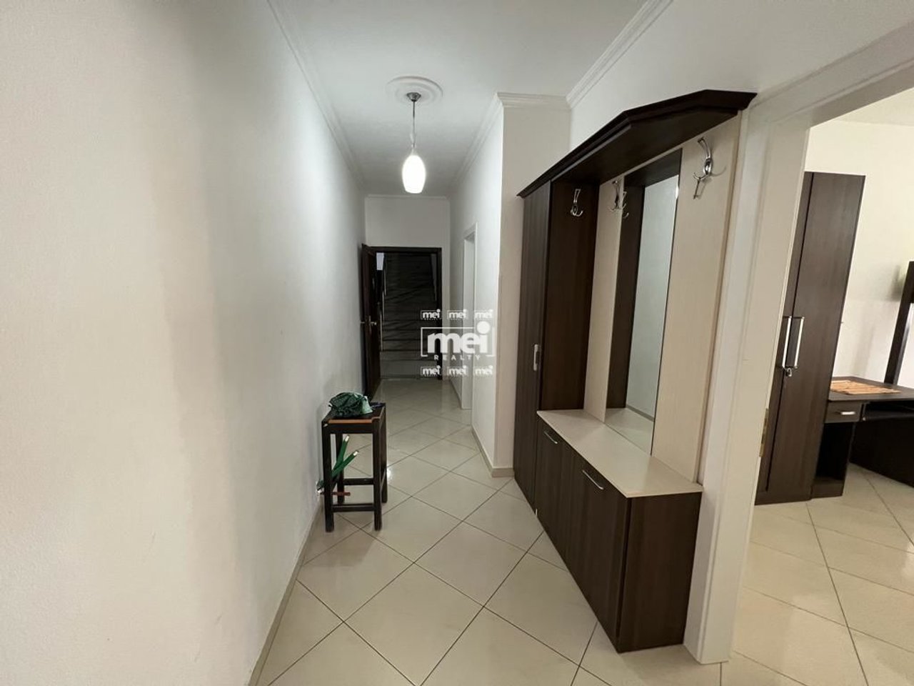 AFFITTASI APPARTAMENTO 2+1 VICINO A RROTA KUQE CON VISTA MARE