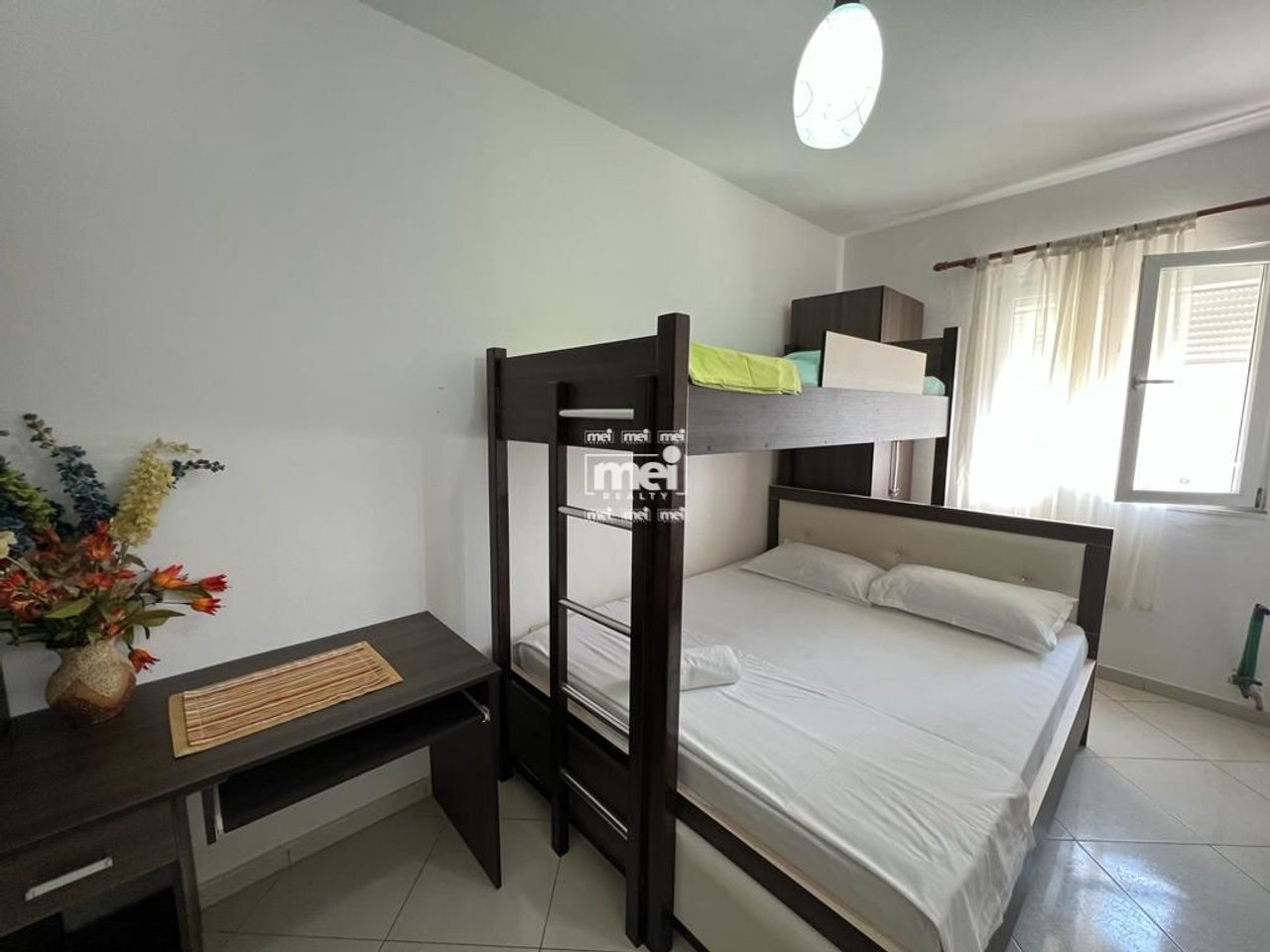 AFFITTASI APPARTAMENTO 2+1 VICINO A RROTA KUQE CON VISTA MARE