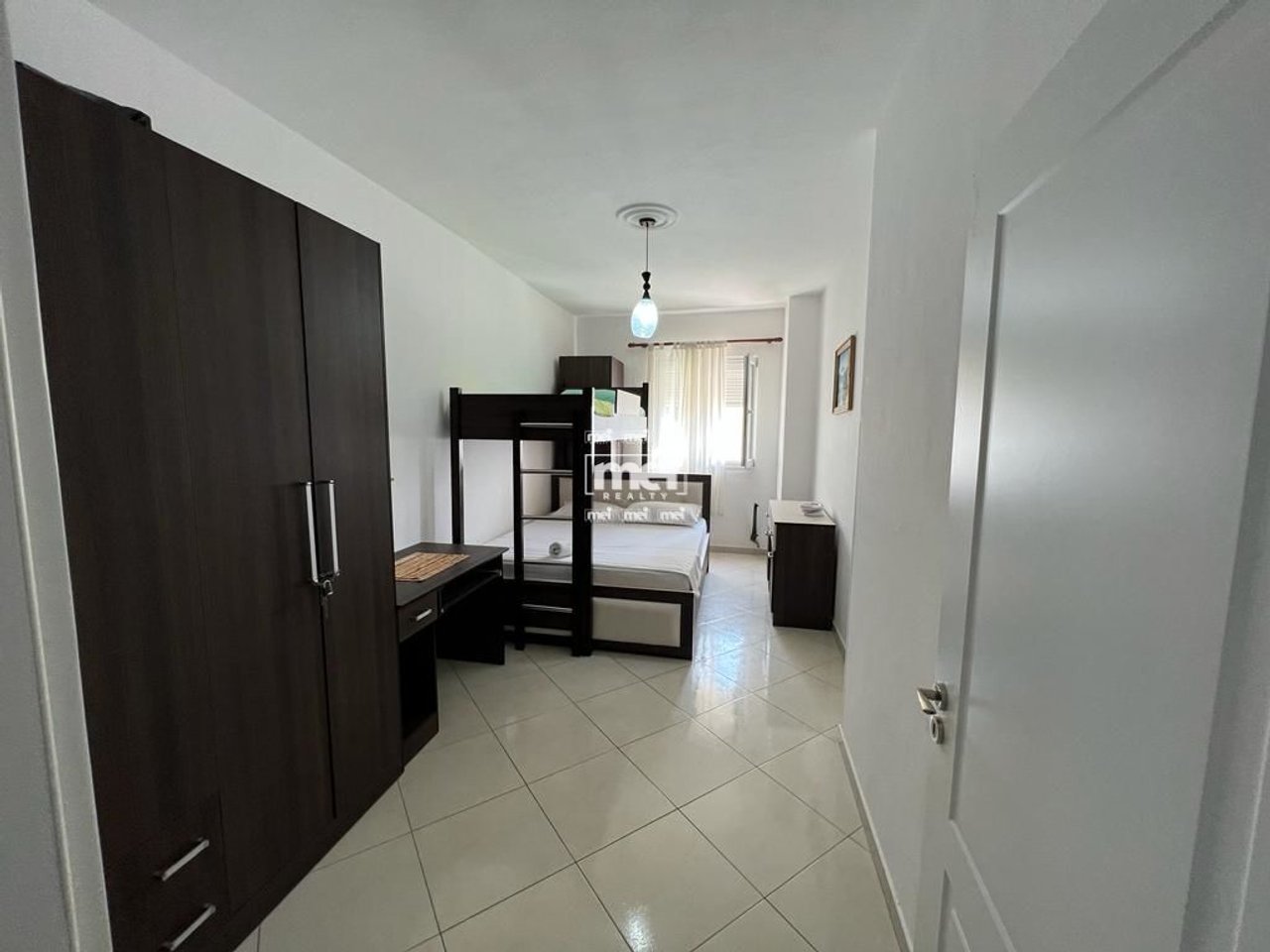 AFFITTASI APPARTAMENTO 2+1 VICINO A RROTA KUQE CON VISTA MARE