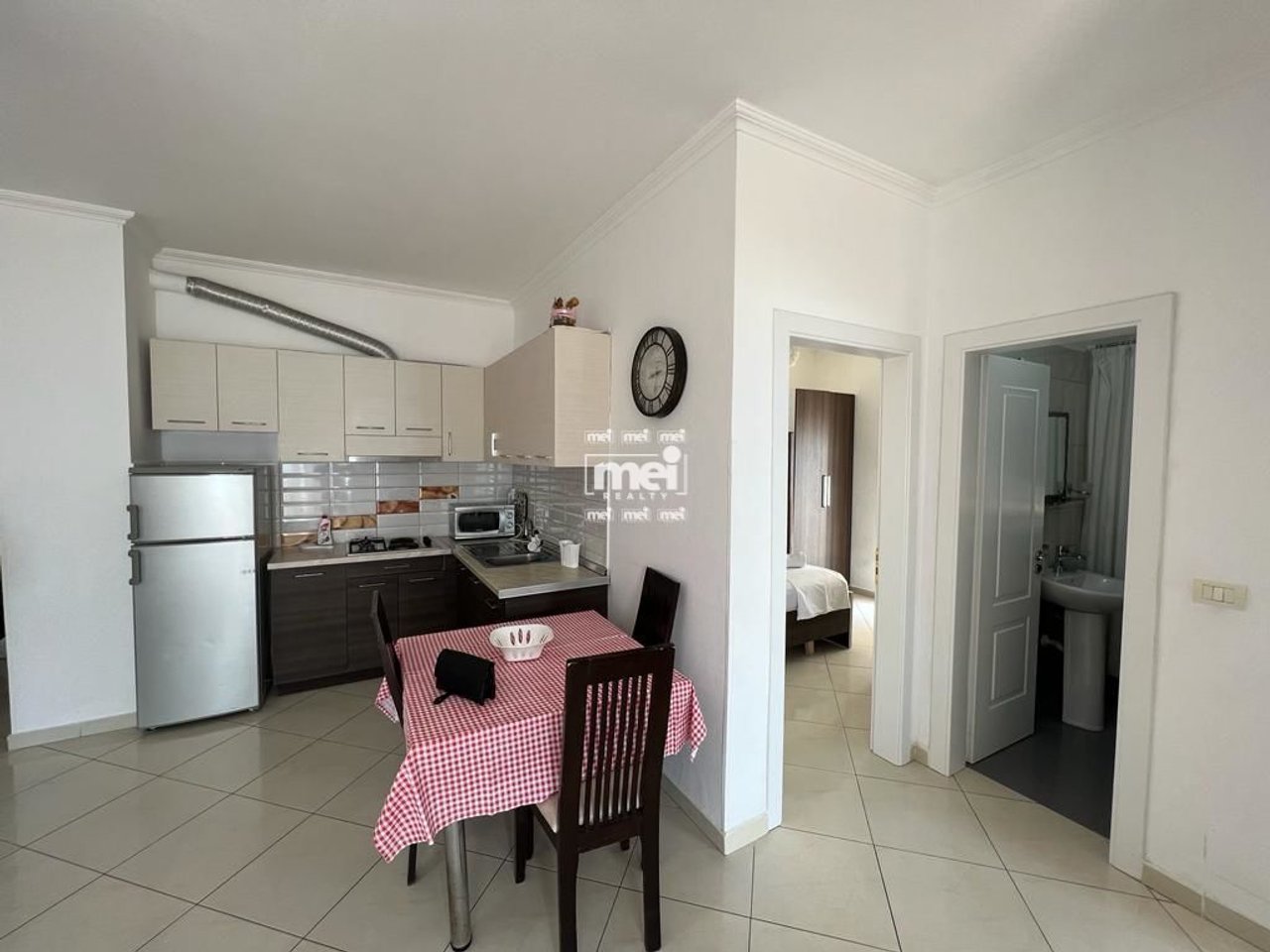 AFFITTASI APPARTAMENTO 2+1 VICINO A RROTA KUQE CON VISTA MARE