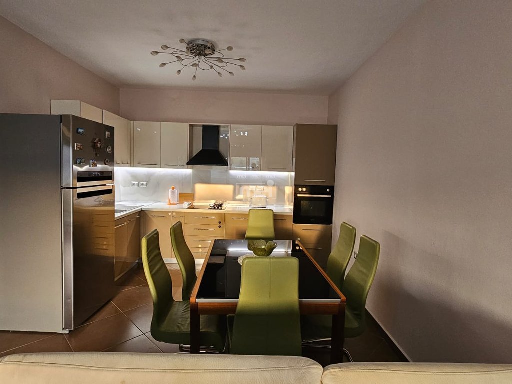 JEPET ME QIRA APARTAMENT 2+1 TEK ISH URT-ja!