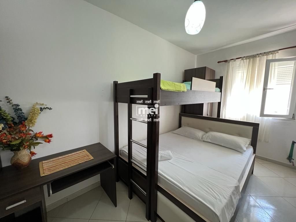 JEPET ME QIRA APARTAMENT 2+1 TEK RROTA KUQE ME PAMJE NGA DETI