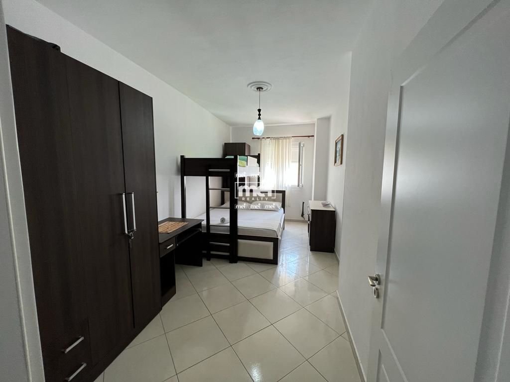 JEPET ME QIRA APARTAMENT 2+1 TEK RROTA KUQE ME PAMJE NGA DETI