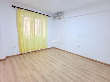 JEPET ME QIRA APARTMENT PER AMBIENT BIZNESI NE QENDER!