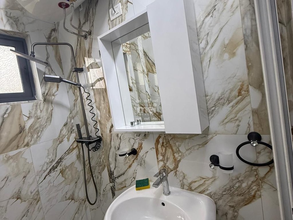 JEPET ME QIRA APARTAMENTI 1+1 PERBALL SHKOLLES KUSHTRIMI LIRISE!