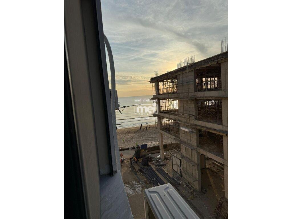 JEPET ME QIRA GARSONIERE NE PLAZH TEK RROTA KUQE!