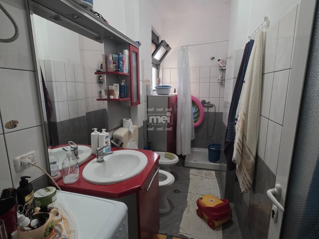 SHITET APARTAMENT 1+1 PRANE HOTEL MAJESTIC TE SHKEMBI KAVAJES!