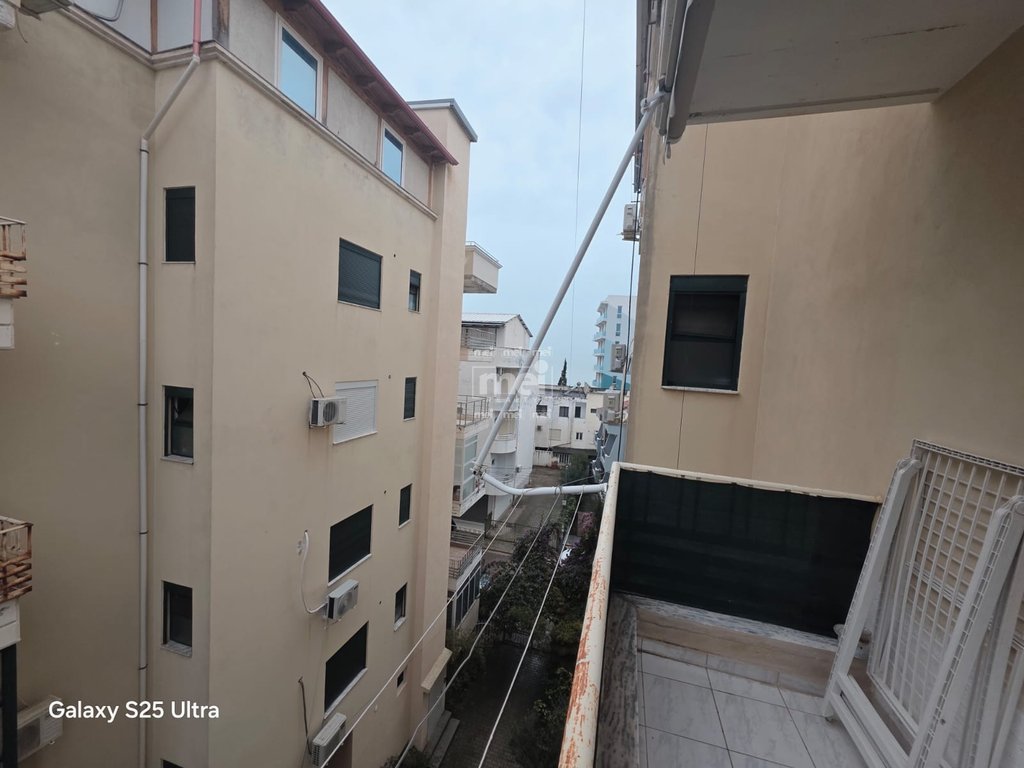 SHITET APARTAMENT 1+1 PRANE HOTEL MAJESTIC TE SHKEMBI KAVAJES!