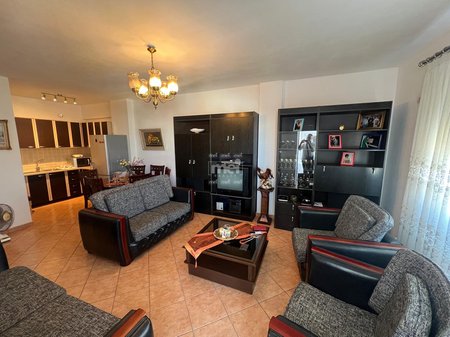 SHITET APARTAMENT 2+1+2 PRANE ISH RAJONIT