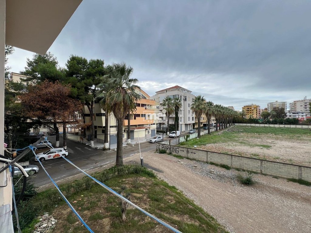 JEPET ME QIRA APARTAMENT 1+1+2 NE HEKURUDHA