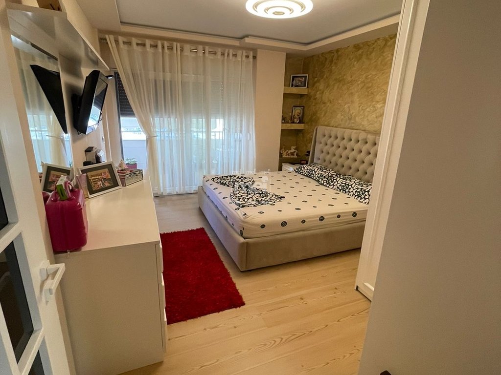 SHITET APARTAMENT NE BULEVARDIN KRYESOR !