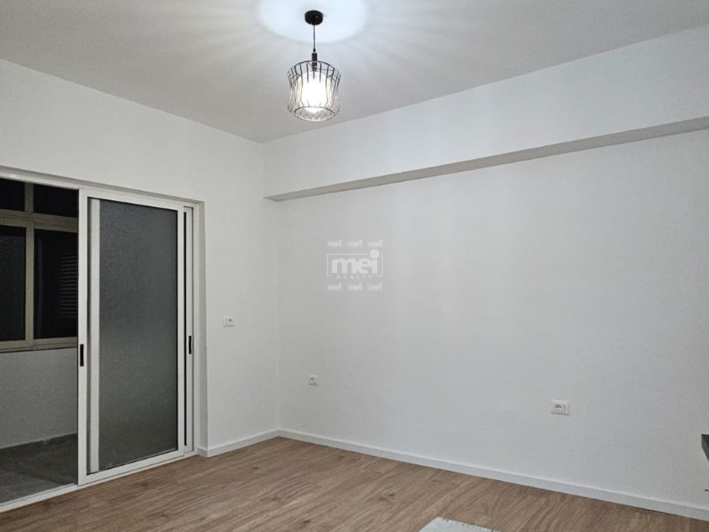 JEPET ME QIRA APARTAMENT 2+1+2 PRANE STACIONIT TE TRENIT DURRES!