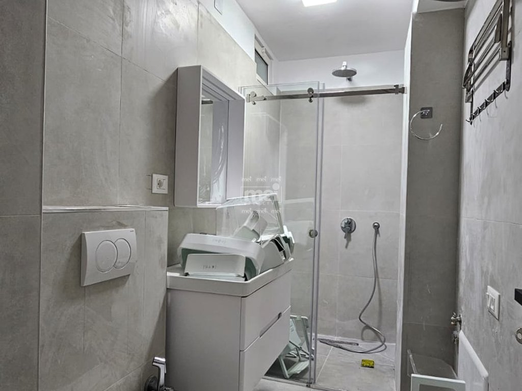 JEPET ME QIRA APARTAMENT 2+1+2 PRANE STACIONIT TE TRENIT DURRES!