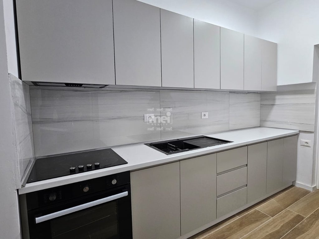 JEPET ME QIRA APARTAMENT 2+1+2 PRANE STACIONIT TE TRENIT DURRES!