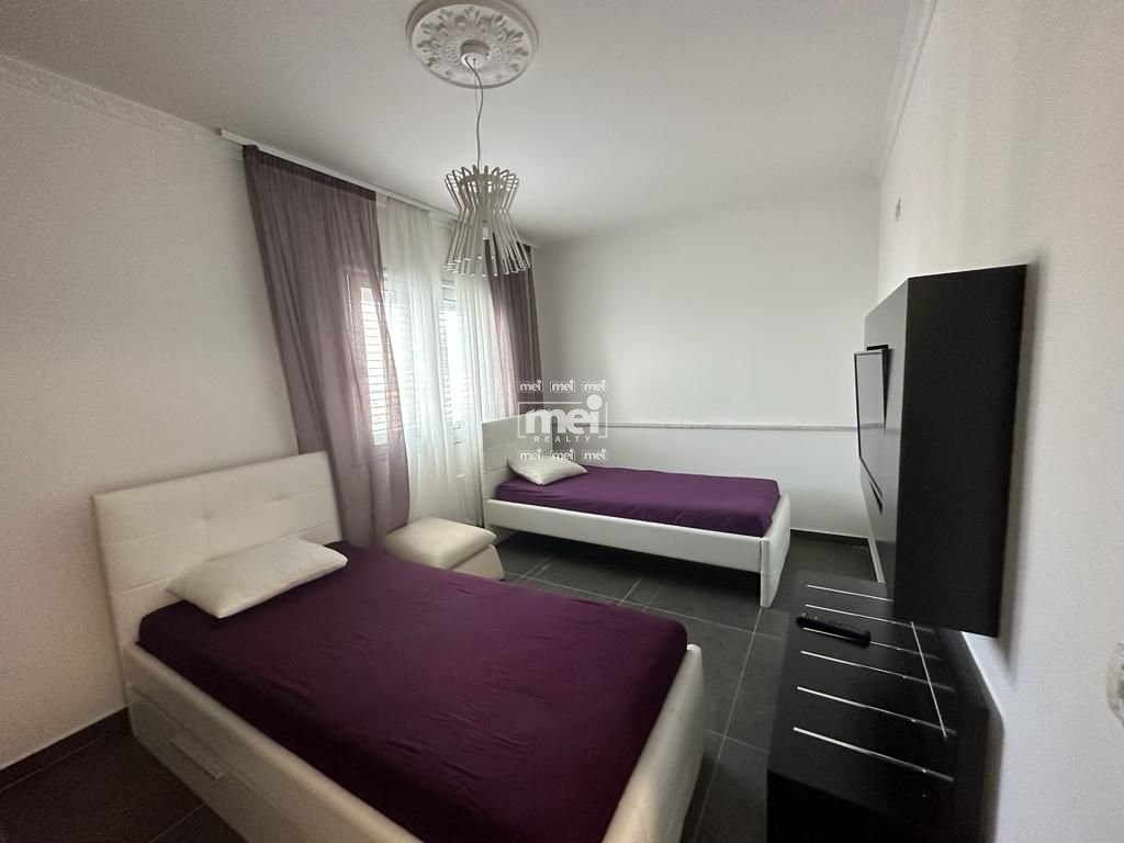 SHITET APARTAMENT 2+1 + VERANDE ME PAMJE NGA DETI, SHKEMB KAVAJE!