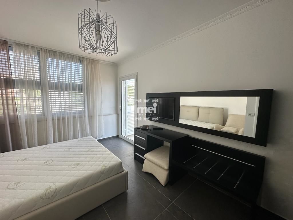 SHITET APARTAMENT 2+1 + VERANDE ME PAMJE NGA DETI, SHKEMB KAVAJE!