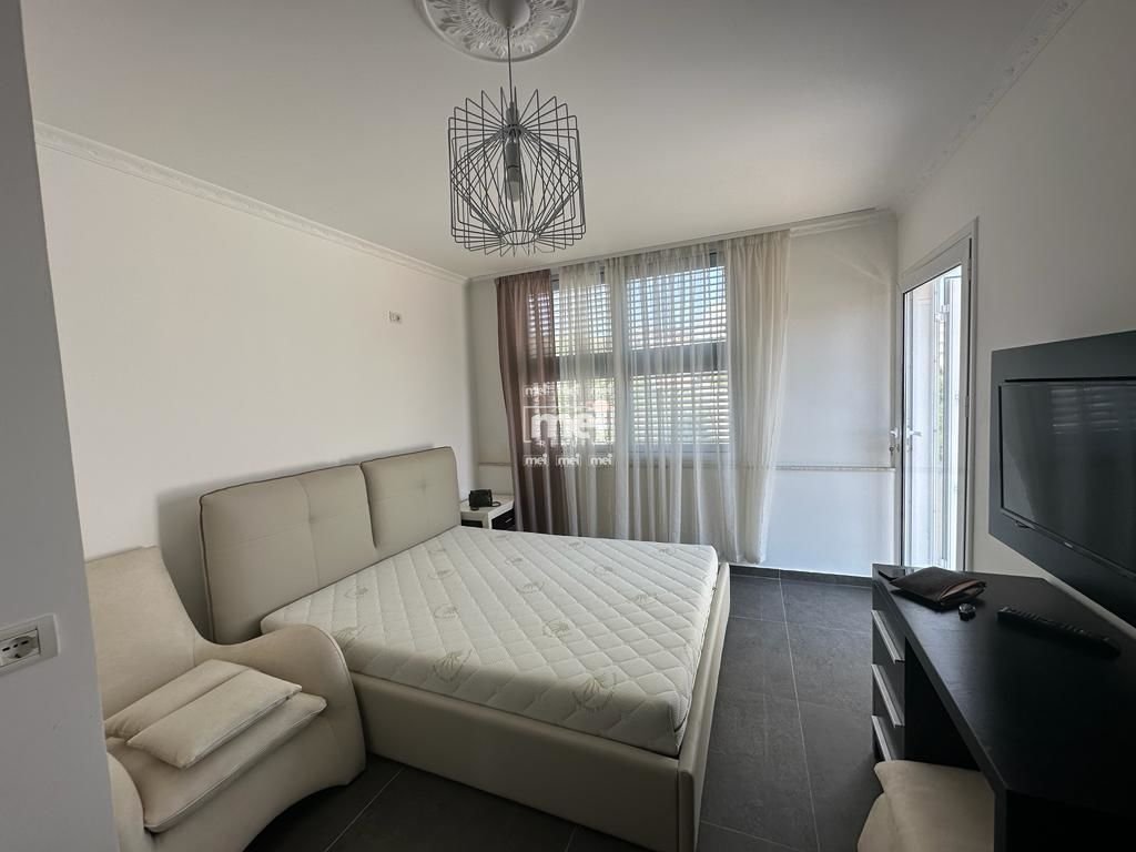 SHITET APARTAMENT 2+1 + VERANDE ME PAMJE NGA DETI, SHKEMB KAVAJE!