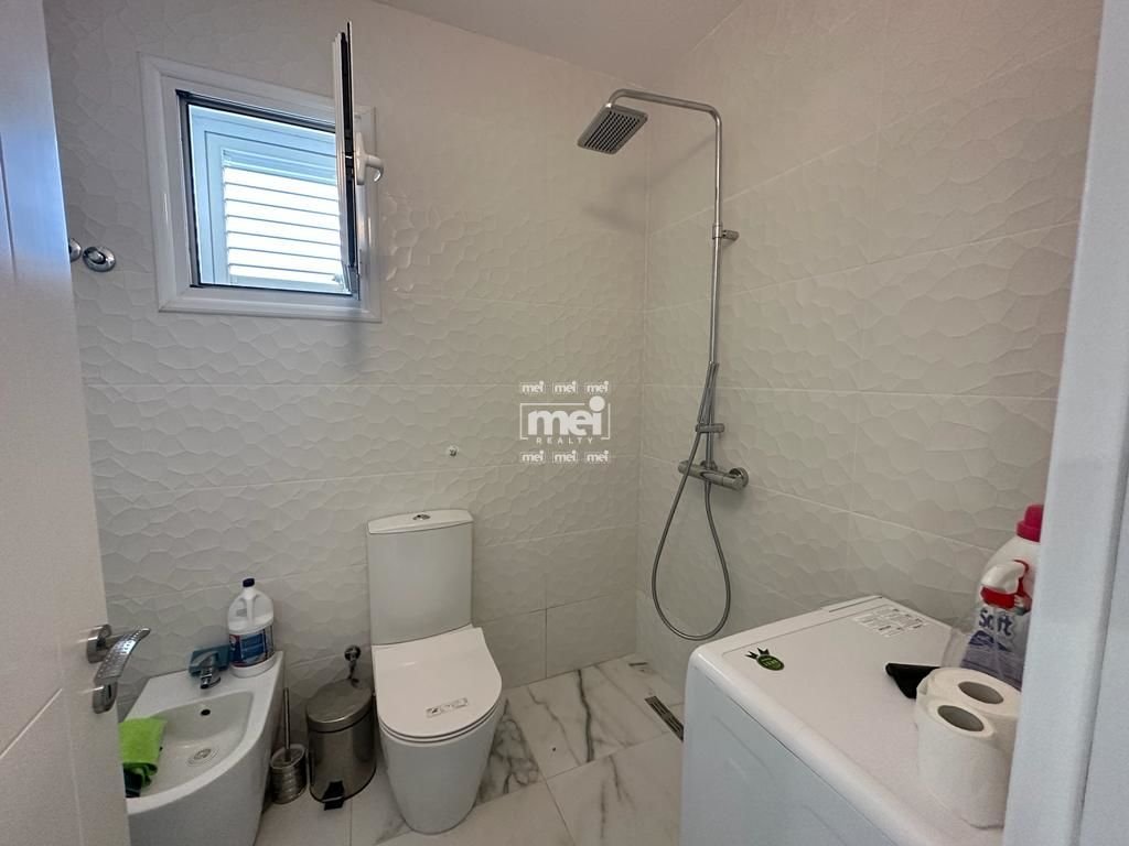 SHITET APARTAMENT 2+1 + VERANDE ME PAMJE NGA DETI, SHKEMB KAVAJE!