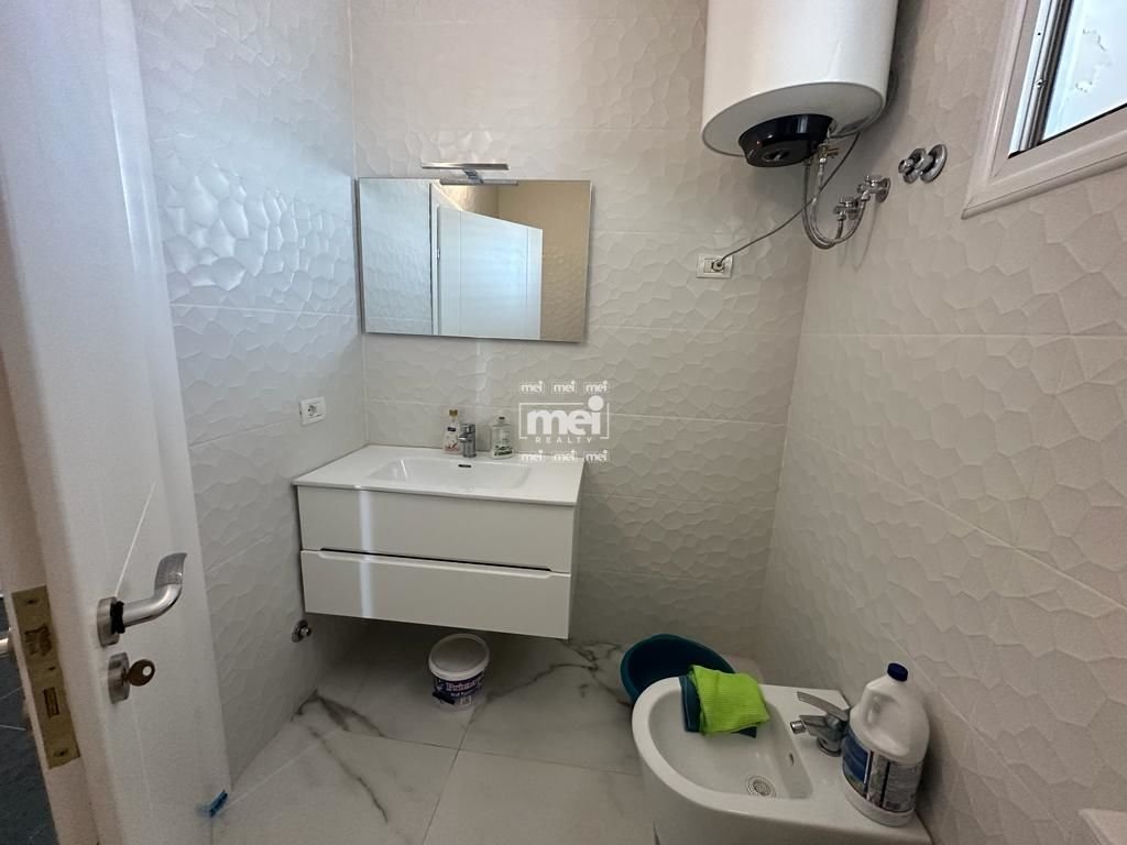 SHITET APARTAMENT 2+1 + VERANDE ME PAMJE NGA DETI, SHKEMB KAVAJE!