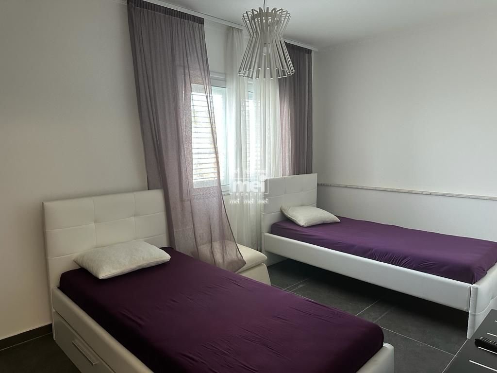 SHITET APARTAMENT 2+1 + VERANDE ME PAMJE NGA DETI, SHKEMB KAVAJE!