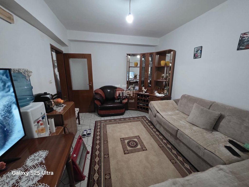 JEPET ME QIRA APARTAMENT 2+1 I PAMOBILUAR PER ZYRE OSE BANIM PRANE GJYKATES!