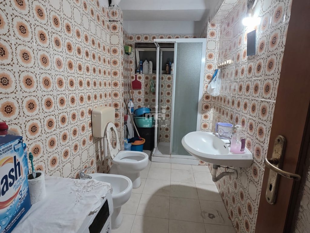 JEPET ME QIRA APARTAMENT 2+1 I PAMOBILUAR PER ZYRE OSE BANIM PRANE GJYKATES!